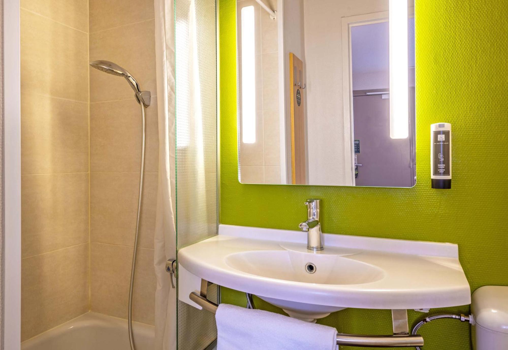 B&B Hotel Brest Kergaradec Aeroport Гуэну Экстерьер фото