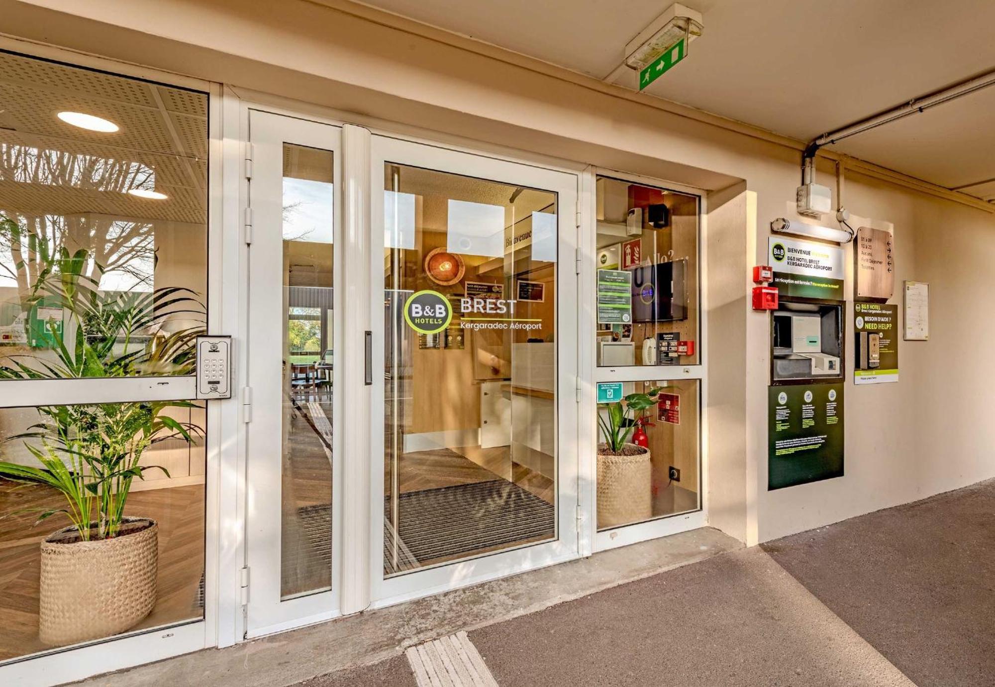 B&B Hotel Brest Kergaradec Aeroport Гуэну Экстерьер фото